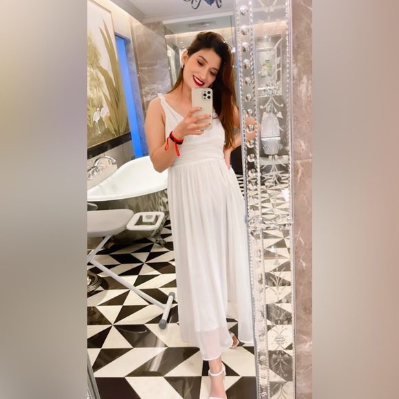 White gathered Strapy  party gown - Picture 3 of 8